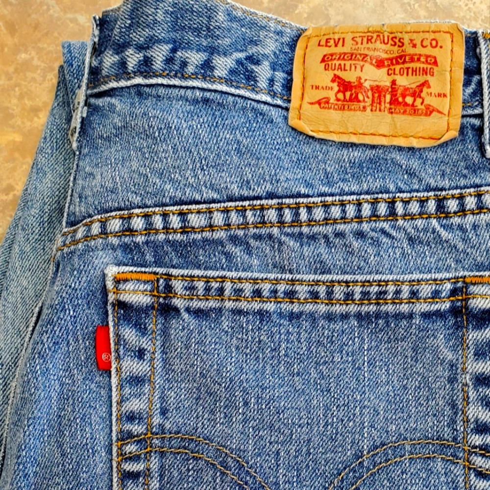 550 Levi's size 14 medium faded blue